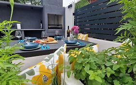 Private Fenced Garden With Bbq Area Only Minutes From The Beach - Urban Secret Kantrida